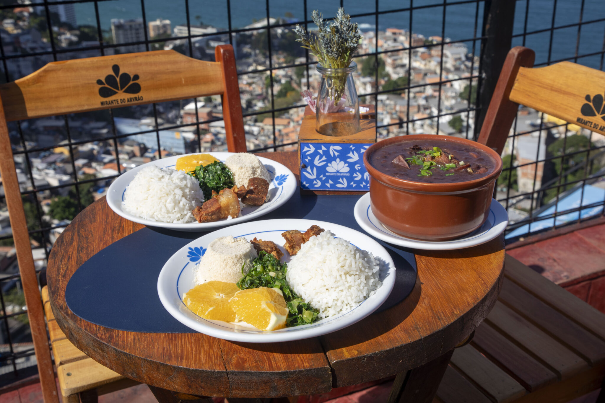 Feijoada do Mirante Convida Roda de Samba da Pedra do Sal + Bateria da Mangueira – 8 de setembro