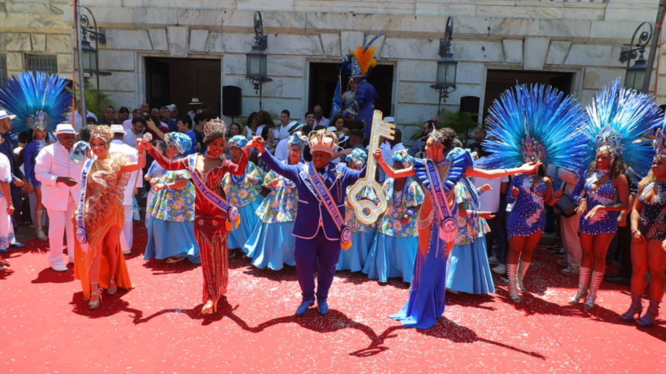 Entrega da chave ao Rei Momo