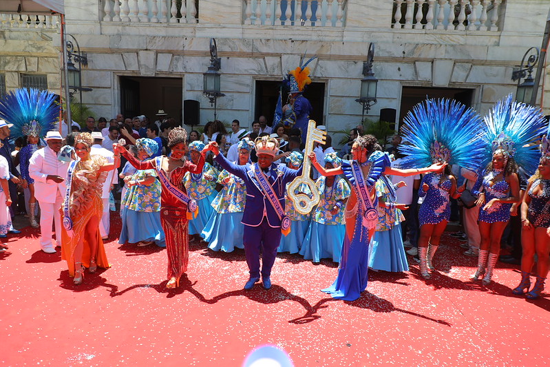 Entrega da chave ao Rei Momo